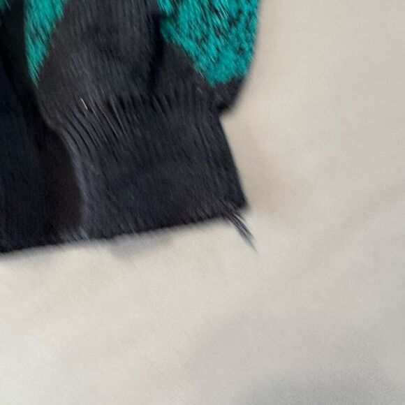 Gioni Designs Green/Black Graphic Sweater Vintage Size Large 100% Acrylic - Picture 3 of 9